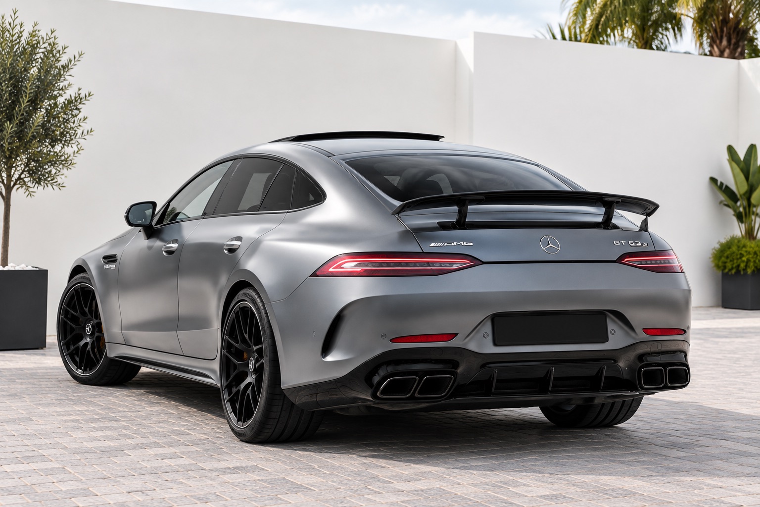 Hall Mercedes-AMG GT 63 S tagantvaates