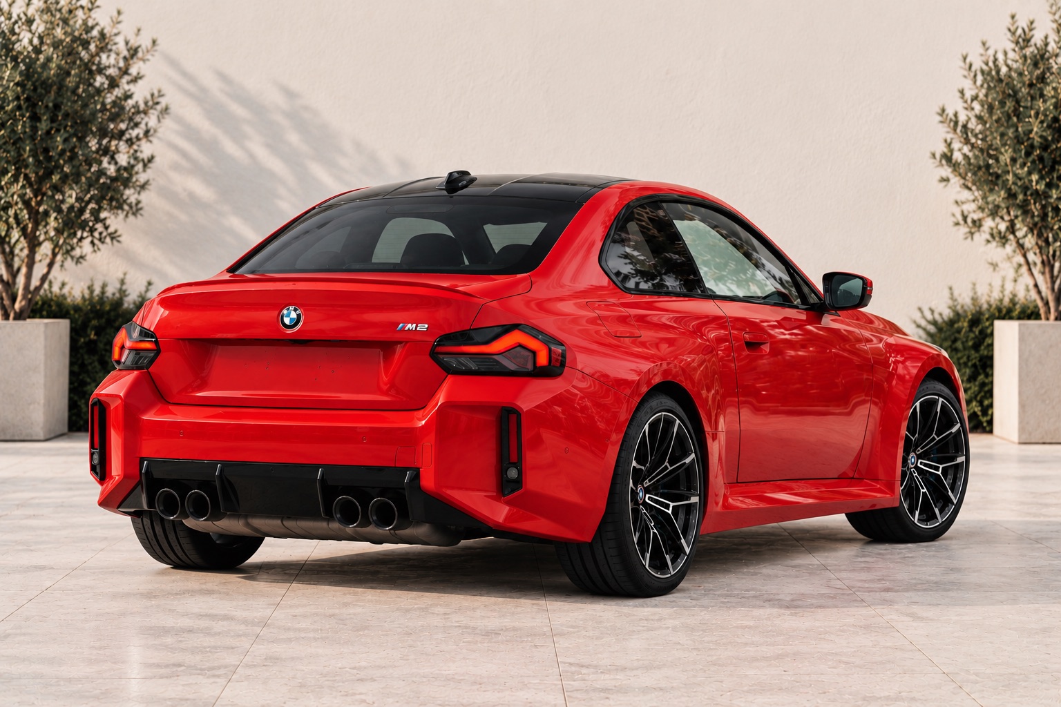 Punane BMW M2 G87 tagantvaates
